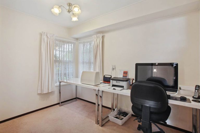Photo of property in 5 Essington Place, Half Moon Bay, Auckland, 2012