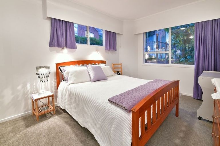 Photo of property in 7 Girrahween Drive, Totara Vale, Auckland, 0629