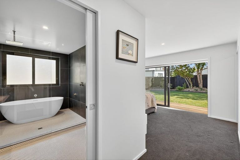 Photo of property in 11a Weston Road, St Albans, Christchurch, 8052