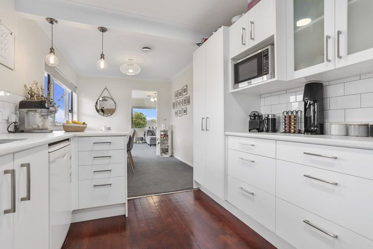 Photo of property in 208 Royal Road, Massey, Auckland, 0614