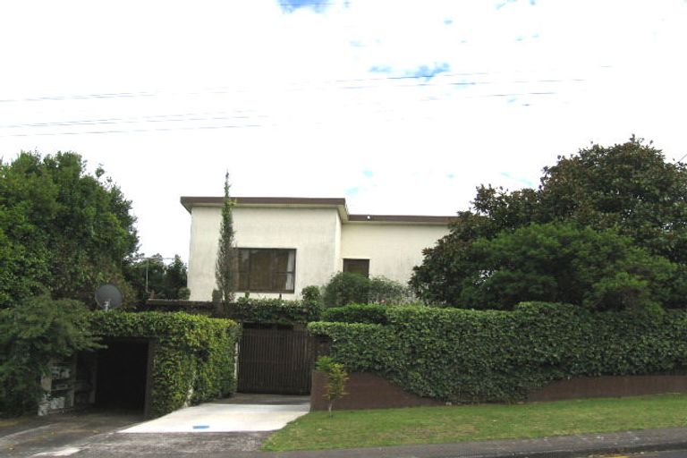 Photo of property in 42 Sylvan Avenue, Northcote, Auckland, 0627