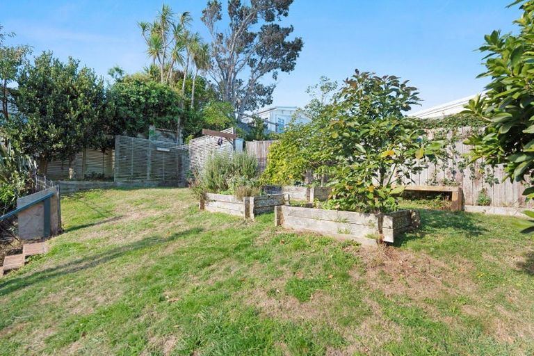 Photo of property in 51 Fairview Crescent, Kelburn, Wellington, 6012