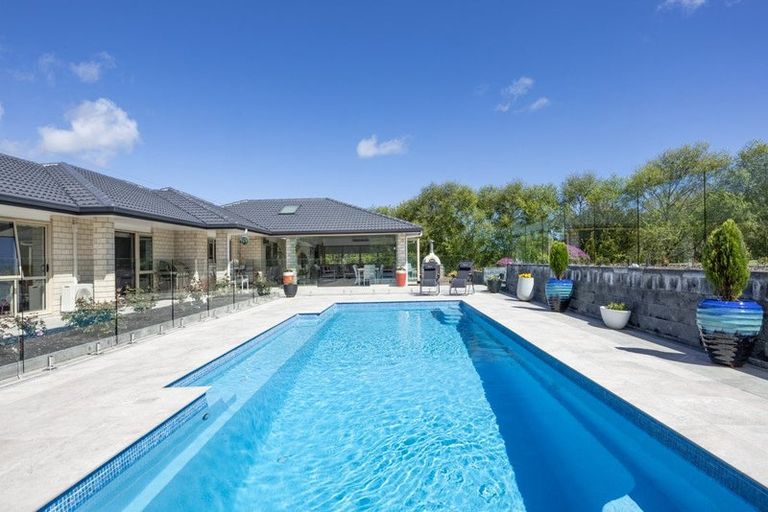 Photo of property in 35 Terry Smyth Drive, Kumeu, 0892