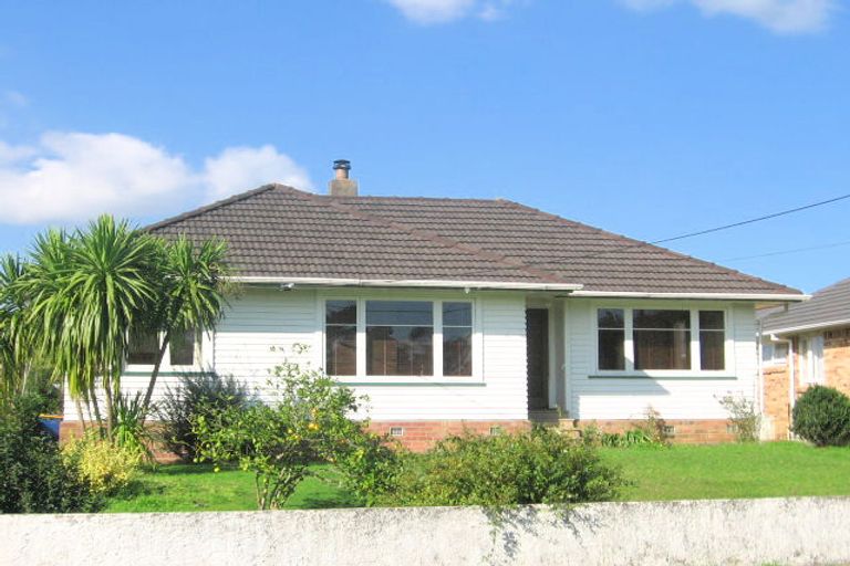 Photo of property in 11 Serjeant Street, Henderson, Auckland, 0612