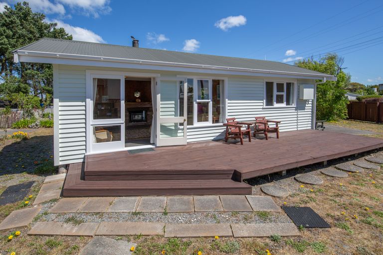 Photo of property in 39 Chamberlain Avenue, Amberley, 7481