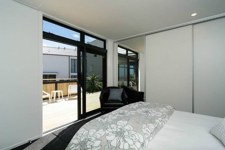 Photo of property in 3 Bunker Way, Strathmore Park, Wellington, 6022