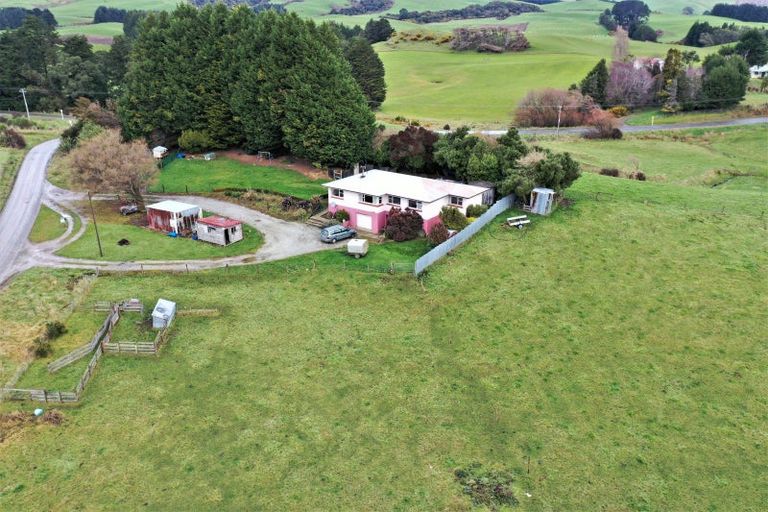Photo of property in 9 Neill Road, Tokanui, 9884