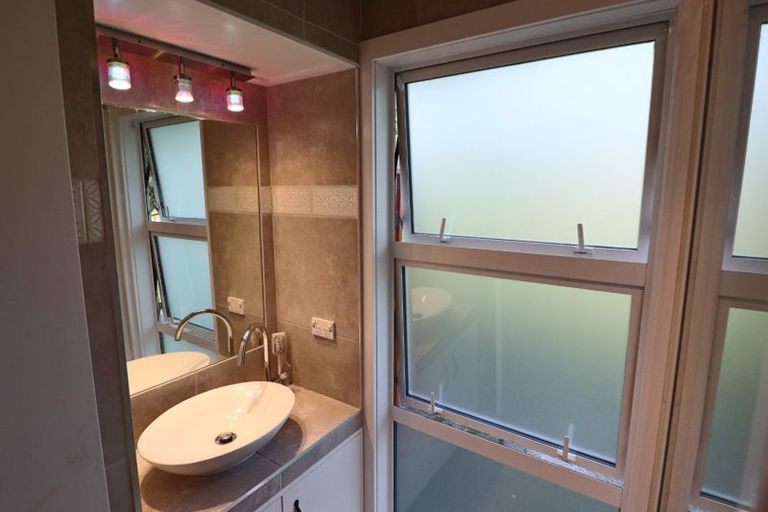 Photo of property in 1/21 Beswick Place, Birkdale, Auckland, 0626