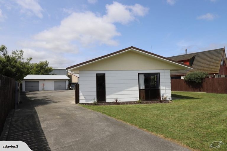Photo of property in 48 Acacia Street, Kelvin Grove, Palmerston North, 4414