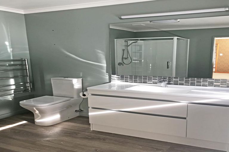 Photo of property in 16 Ure Street, South Hill, Oamaru, 9400