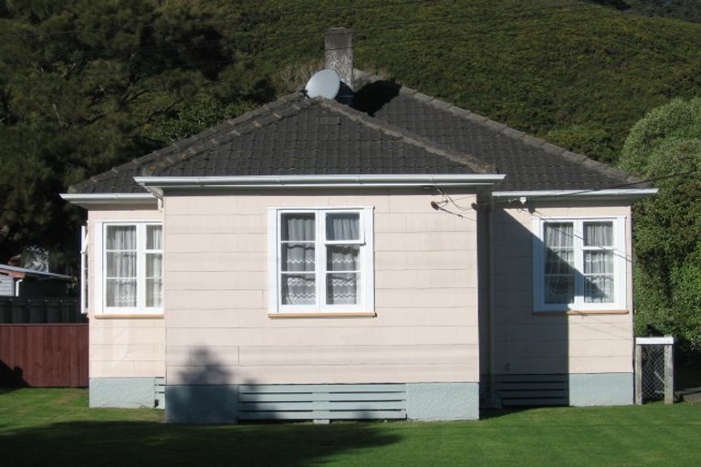 Photo of property in 48 Petherick Street, Taita, Lower Hutt, 5011