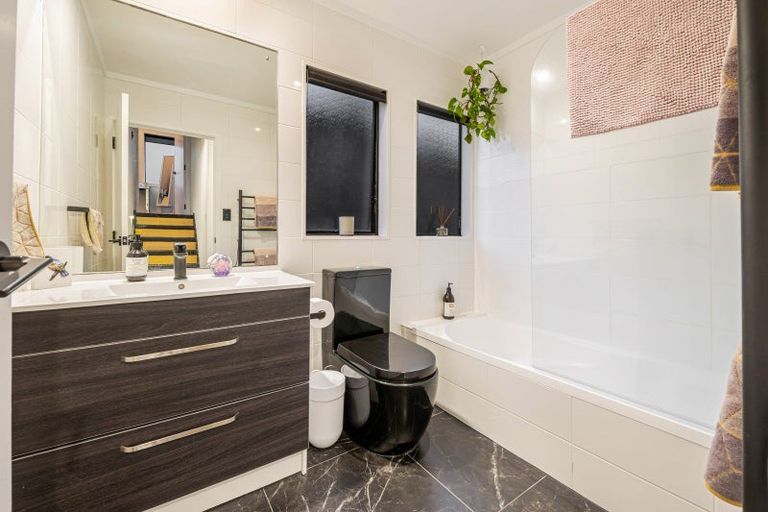 Photo of property in 1/22 Manuwai Road, Torbay, Auckland, 0630