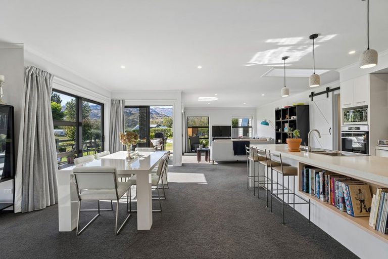 Photo of property in 54 Stratford Drive, Mount Pisa, Cromwell, 9383