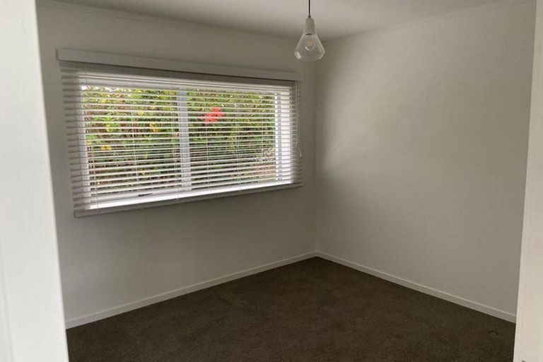 Photo of property in 3 Mirwill Road, Rothesay Bay, Auckland, 0630
