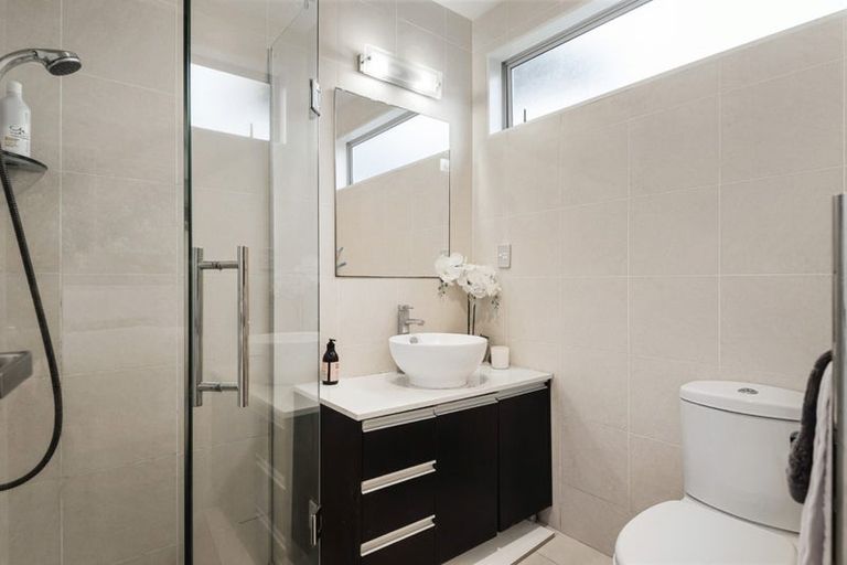 Photo of property in 14 Ilam Lane, Fairview Heights, Auckland, 0632