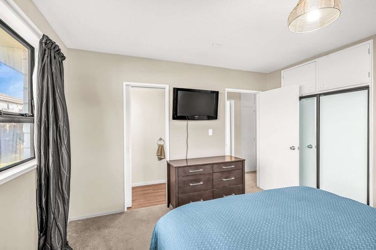 Photo of property in 23 Freebairn Street, Redwood, Christchurch, 8051