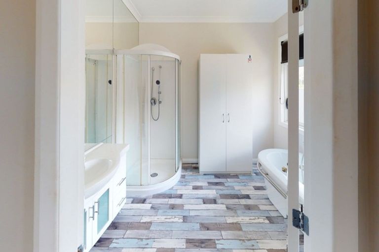 Photo of property in 76 Whakahoro Road, Manakau, Levin, 5573