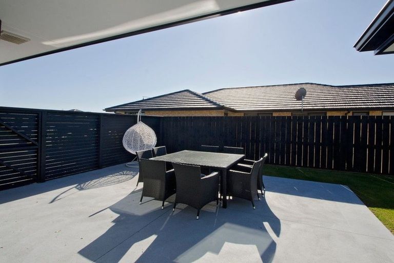 Photo of property in 39 Rainey Crescent, Papamoa Beach, Papamoa, 3118