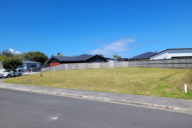 Photo of property in 8 Kingi Te Ahoaho Place, Otaki, 5512