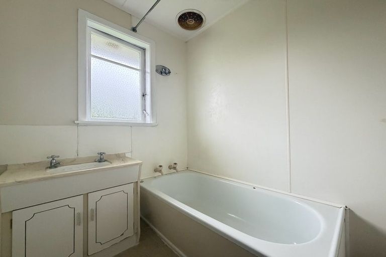Photo of property in 94 Miramar North Road, Miramar, Wellington, 6022