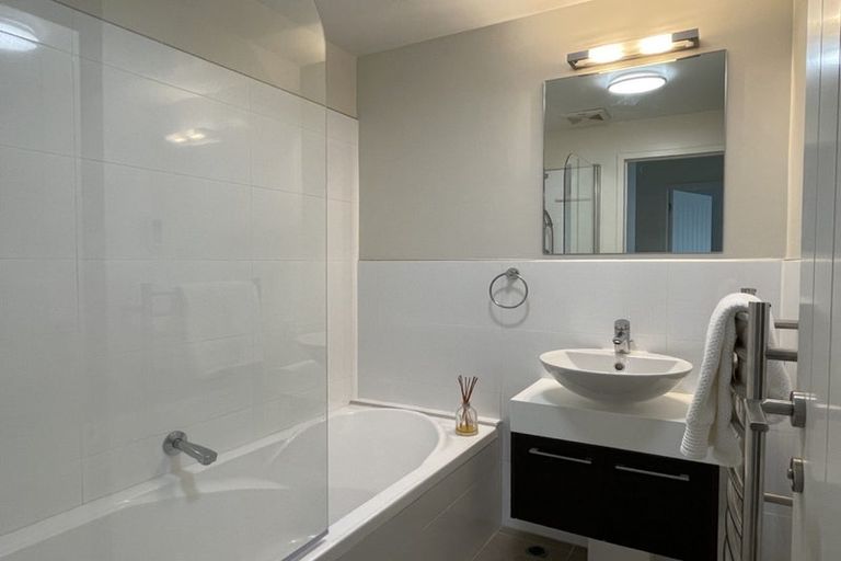 Photo of property in 7 Eaves Bush Parade, Orewa, 0931