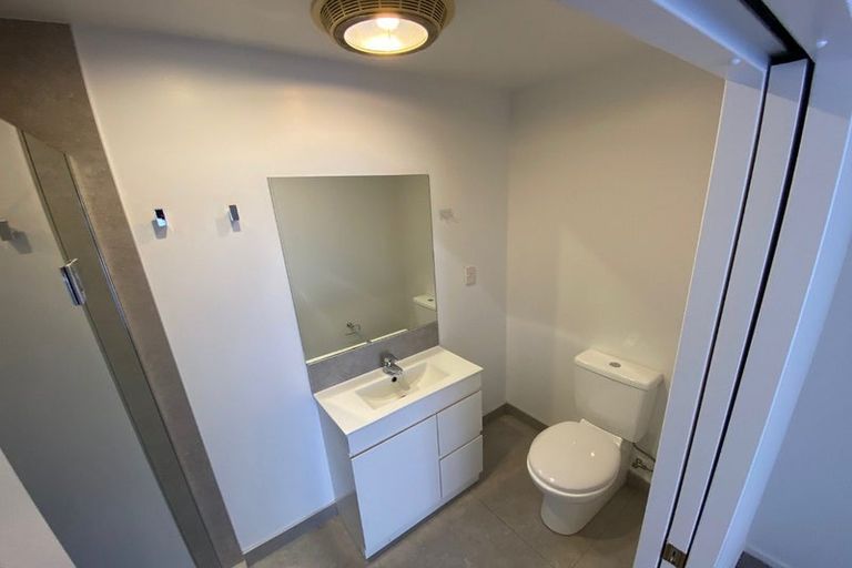 Photo of property in 18 Newbegin Place, Weymouth, Auckland, 2103