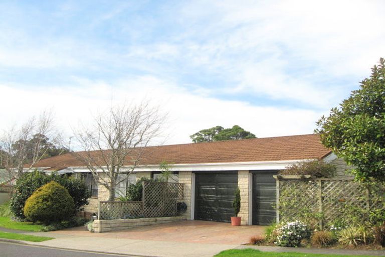 Photo of property in 4 Jensen Place, Frankleigh Park, New Plymouth, 4310