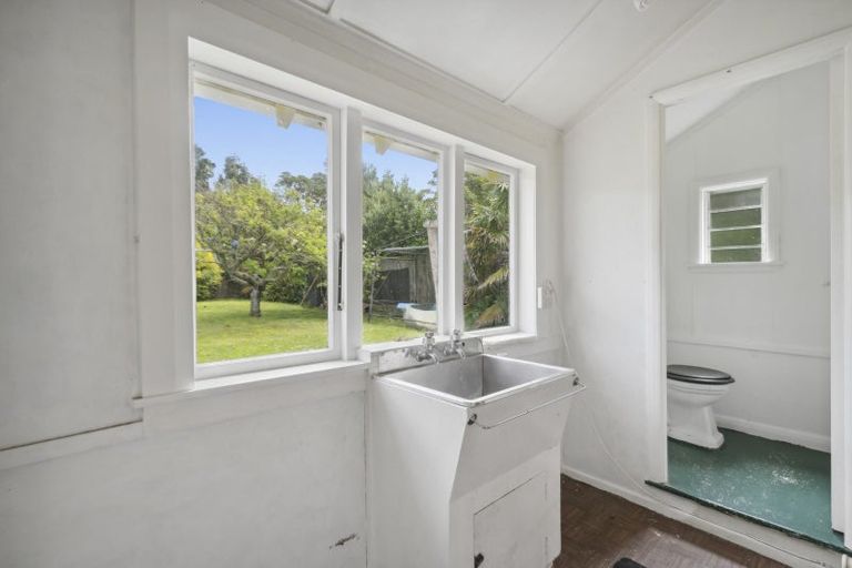 Photo of property in 2 Eden Street, Island Bay, Wellington, 6023