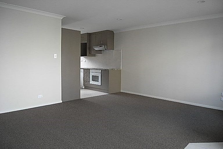 Photo of property in 33 Claverdon Drive, Massey, Auckland, 0614