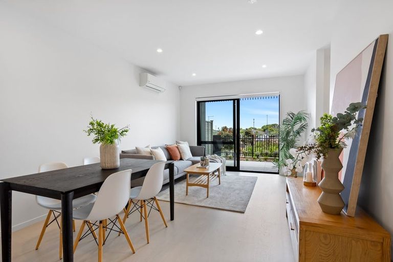 Photo of property in 8 Juniper Drive, Rosehill, Papakura, 2113