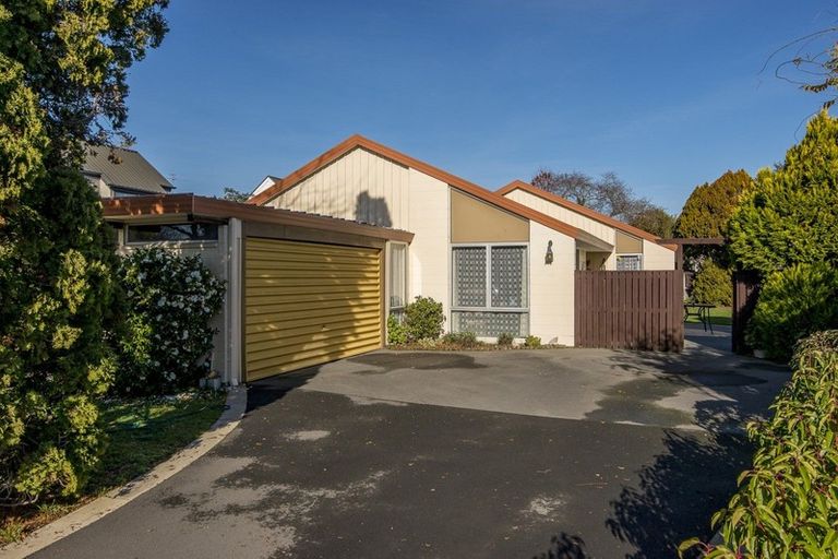Photo of property in 5 Chatswood Place, Bishopdale, Christchurch, 8051