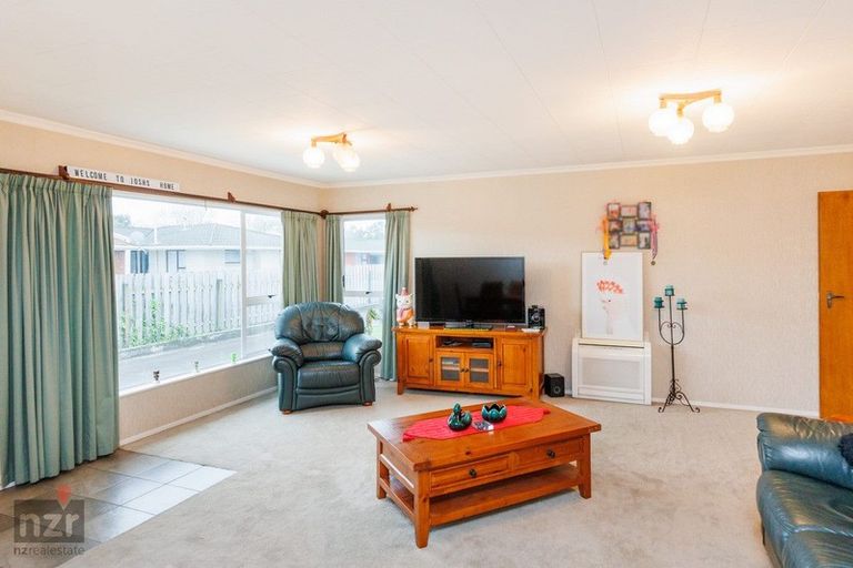 Photo of property in 4 Chertsey Court, Roslyn, Palmerston North, 4414