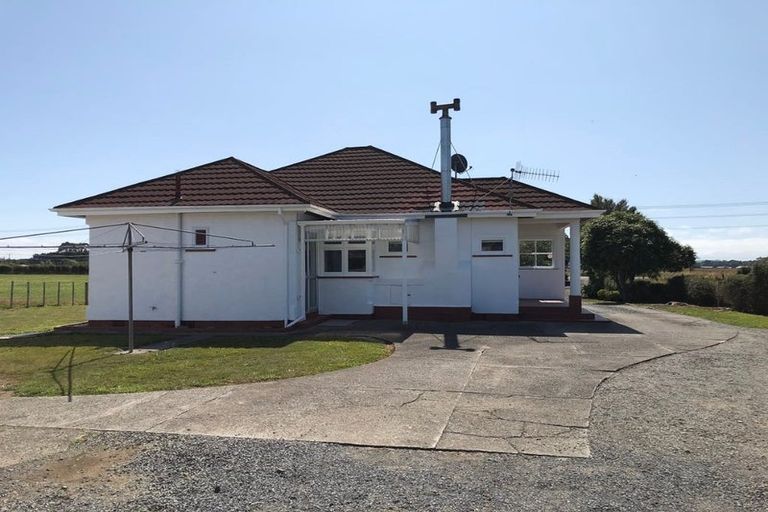 Photo of property in 235 Tararua Road, Levin, 5571