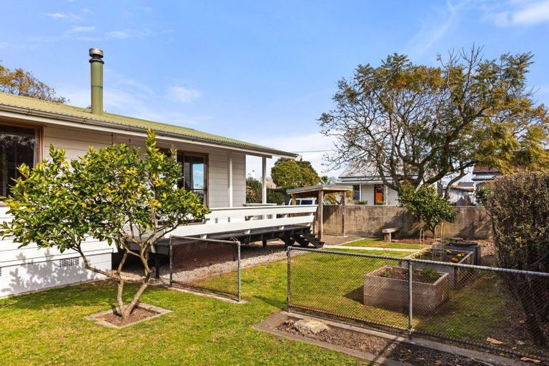 Photo of property in 15 Root Street, Gisborne, 4010