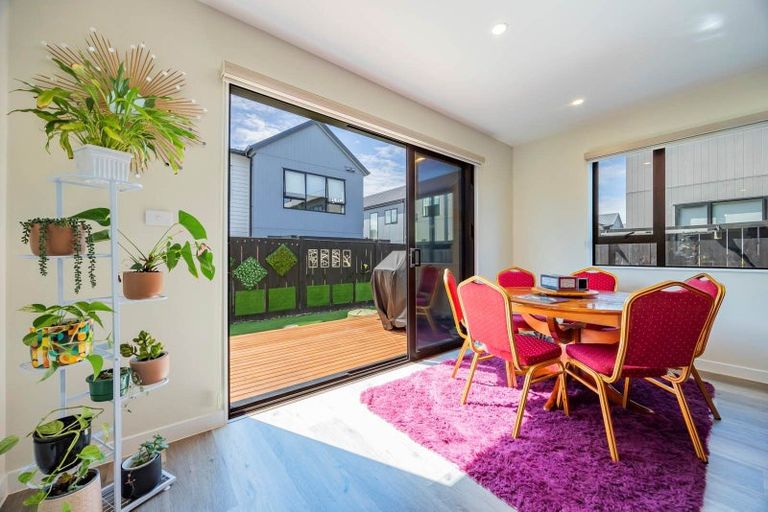Photo of property in 16 Cara Avenue, Kumeu, 0810