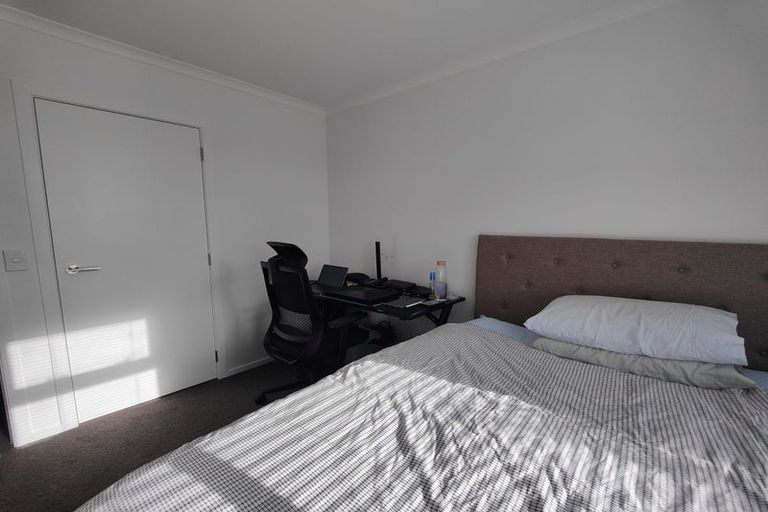 Photo of property in 15a Barclay Street, Newlands, Wellington, 6037