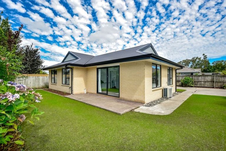 Photo of property in 2/49 Shannon Place, Belfast, Christchurch, 8051