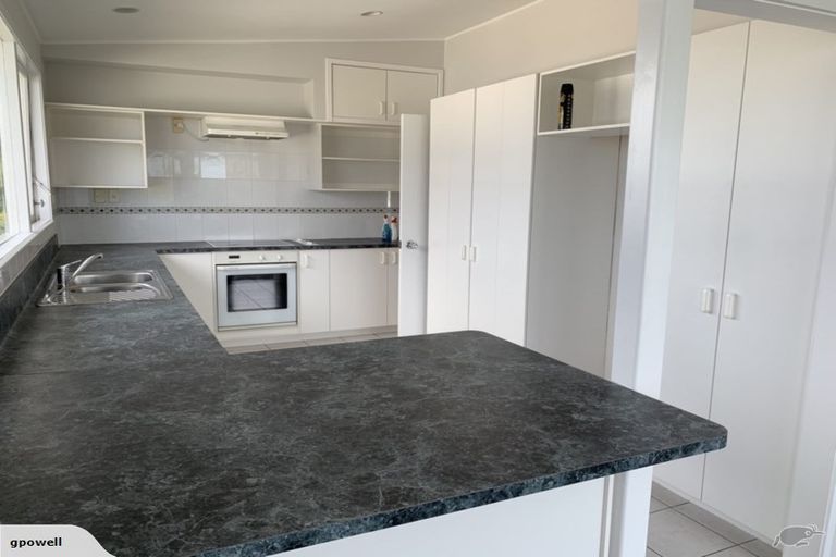 Photo of property in 5 Knightsbridge Drive, Forrest Hill, Auckland, 0620