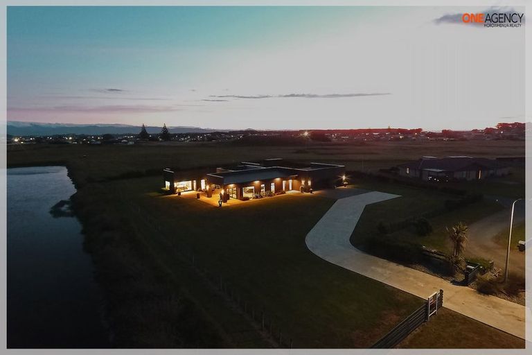 Photo of property in 16 Carex Grove, Foxton Beach, Foxton, 4815