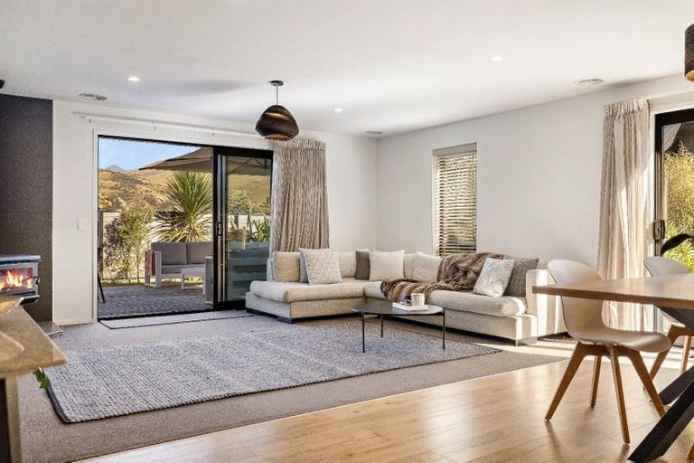Photo of property in 13 Wheat Street, Jacks Point, Queenstown, 9371