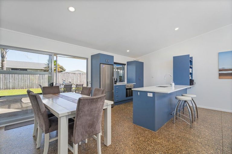 Photo of property in 113 Sands Crescent, Matarangi, Whitianga, 3592