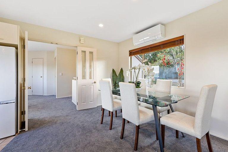 Photo of property in 2/23 Wairau Road, Forrest Hill, Auckland, 0627