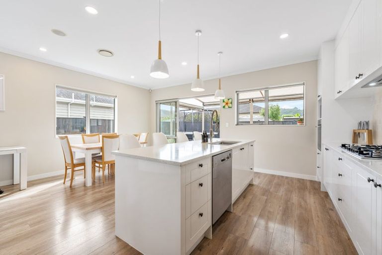 Photo of property in 4 Lewis Younie Road, Kumeu, 0810