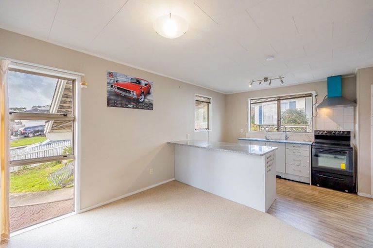 Photo of property in 92 Lynn Road, Bayview, Auckland, 0629