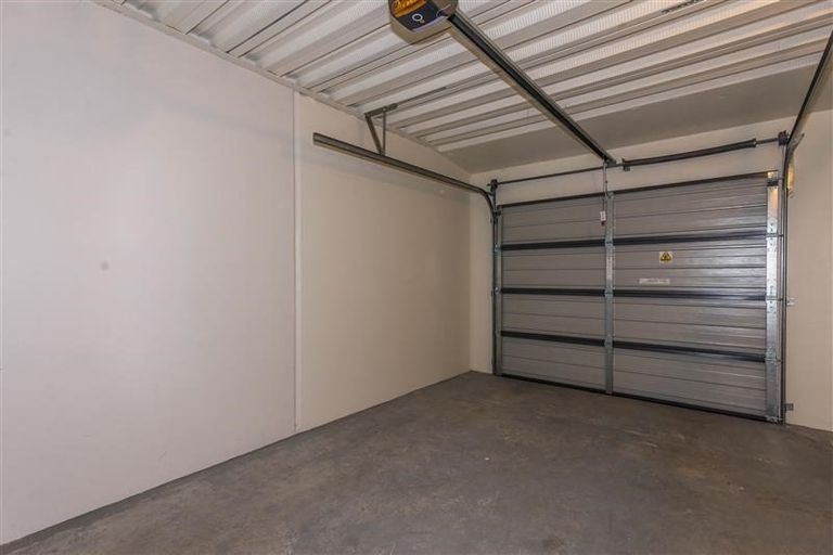 Photo of property in Krisley Court, 15/6 Ambrico Place, New Lynn, Auckland, 0600