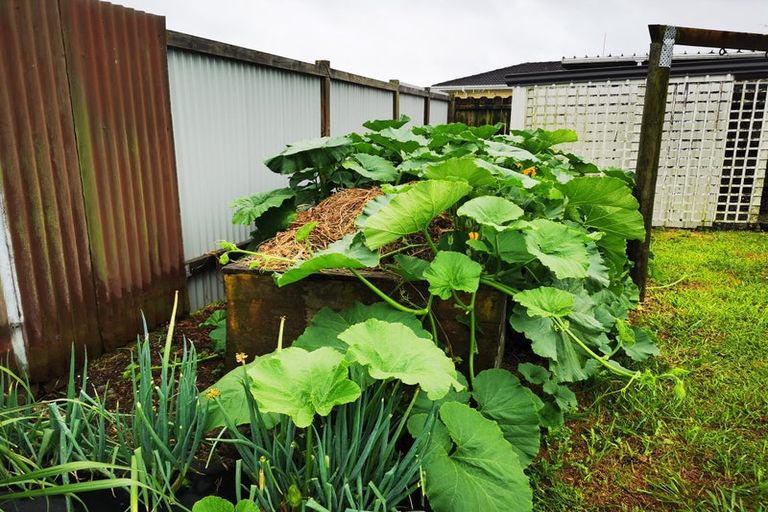 Photo of property in 4 Marybeth Place, Rosehill, Papakura, 2113