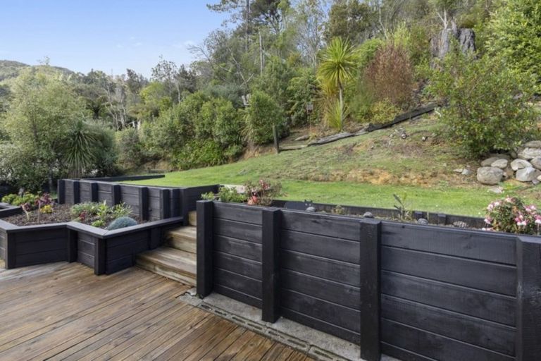 Photo of property in 98 Manuka Street, Stokes Valley, Lower Hutt, 5019