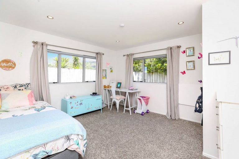 Photo of property in 130a Wairau Road, Oakura, 4314