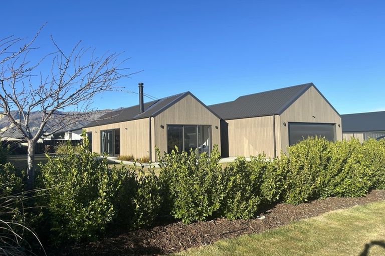 Photo of property in 4 Teal Place, Lake Hawea, Wanaka, 9382