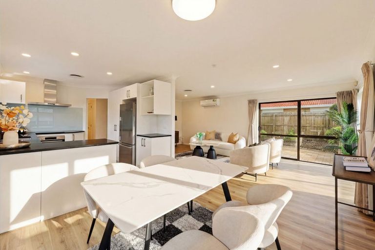 Photo of property in 1/17 Penruddocke Road, Half Moon Bay, Auckland, 2012